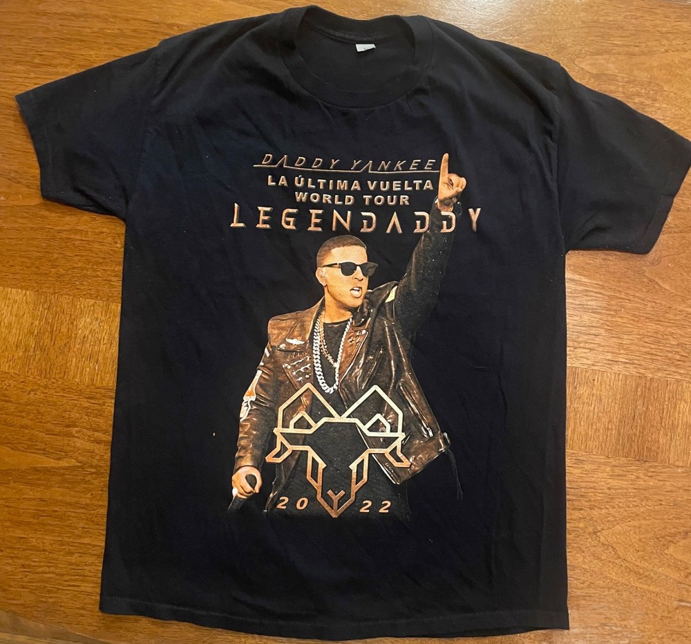 Daddy Yankee 2022 La Ultima Vuelta World Tour concert shirt-size M.  Reggaeton