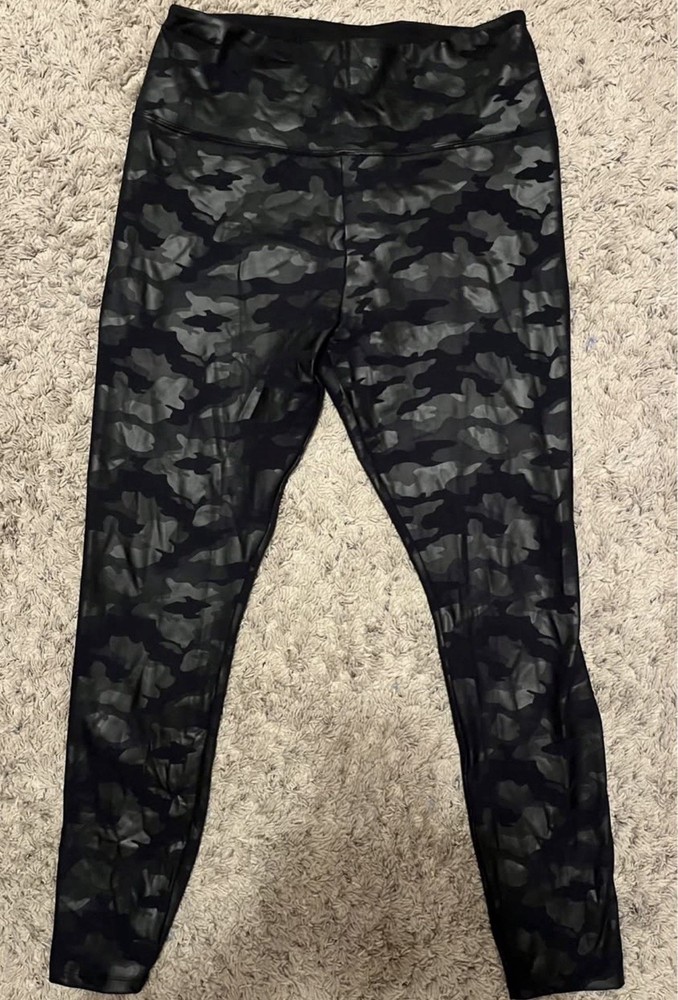Spanx Faux Leather Camo Leggings Womens Large Sport Casual Stretch Shaping Gym