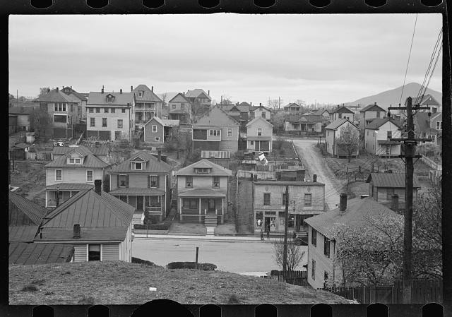 Photo:Residential Neighborhood 1930s Houses Street View Hilltop Homes