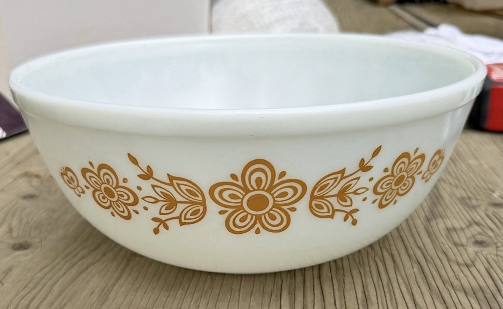 Vintage Pyrex 404 Mixing Bowl 4 Quart White Butterfly Gold Pattern