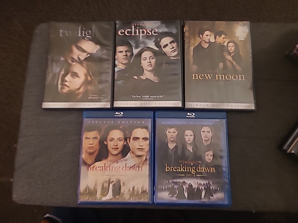 The Twilight Saga: Complete 5-Movie Collection (DVD & Blu-ray)