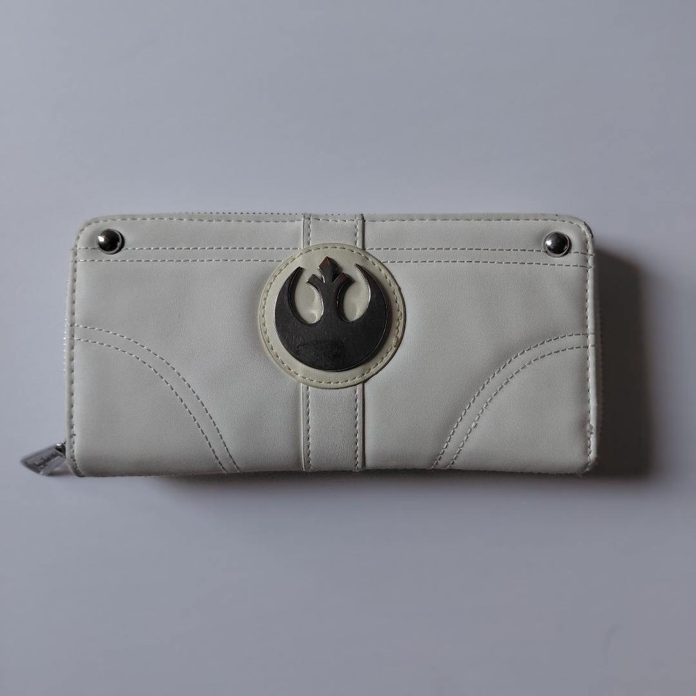 Star Wars Loungefly Princess Leia Hoth Rebel Wallet Zip Around Ivory