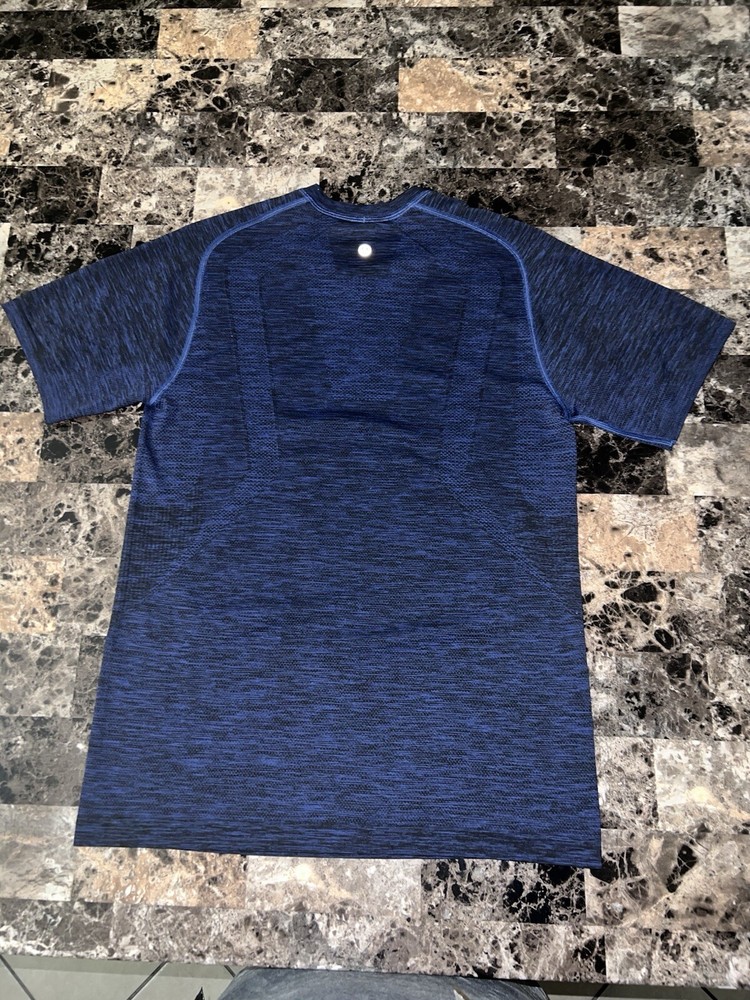Lululemon Metal Vent Tech Short Sleeve Running Shirt Size Small Blue EUC