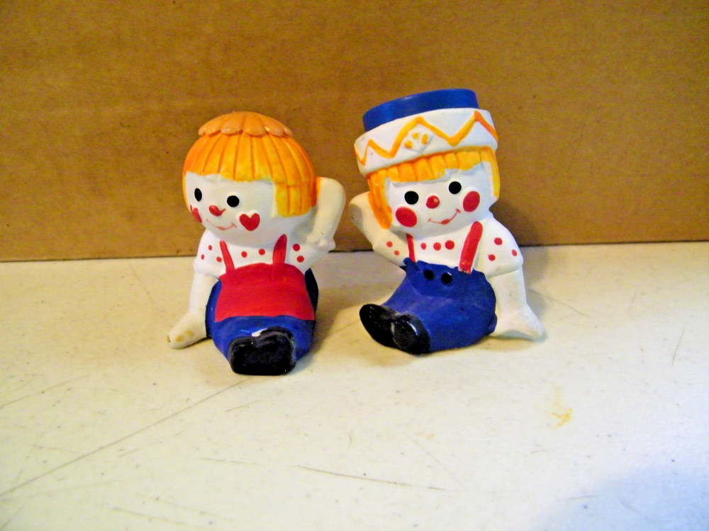 Raggedy Ann & Andy ~ SALT PEPPER SHAKERS ~ Hong Kong Vintage Plastic