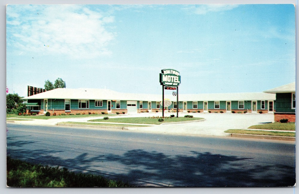 Minnesota Roadside~Boulevard Motel Minneapolis Minnesota~Vintage Postcard