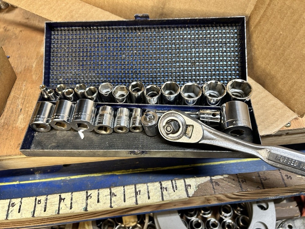 Craftsman-V-6PT SocketSet1/4”-3/8”D,Plus6 8PTSockets-V-,=V= W/ Ratchet,ext,adapt