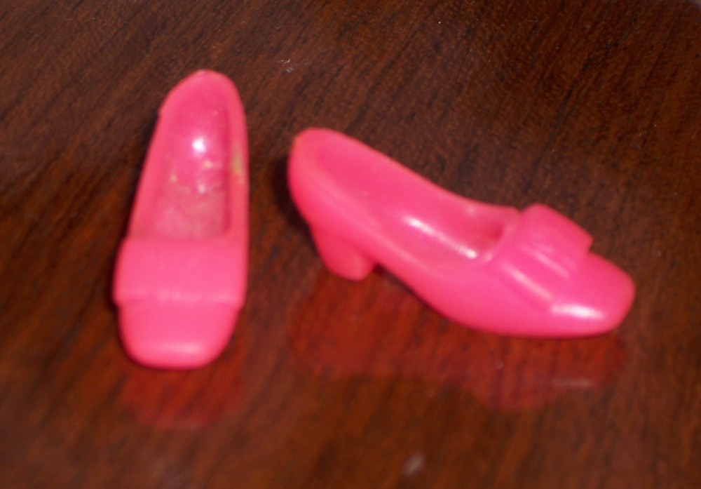 VINTAGE BARBIE/FRANCIE 1960'S HOT PINK SQUISHY BOW SHOES-JAPAN- Mattel-VERY NICE