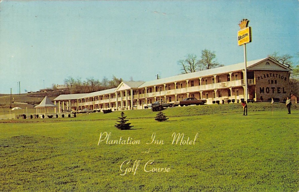 Postcard Plantation Inn Motel and Golf Course Mechanicsburg Pennsylvania USA
