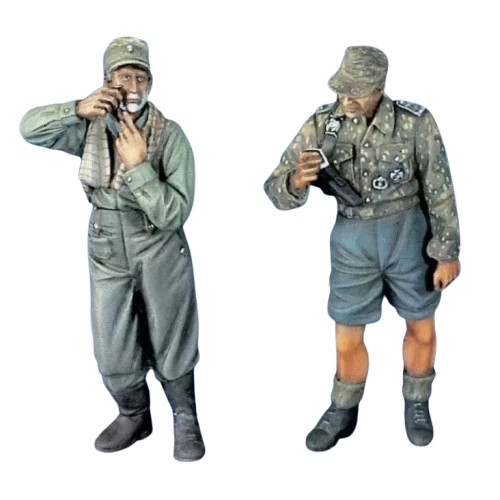 1/35 WWII German Soldiers Shaving RESIN FIGURE MODEL KIT Unassembled Unpainted