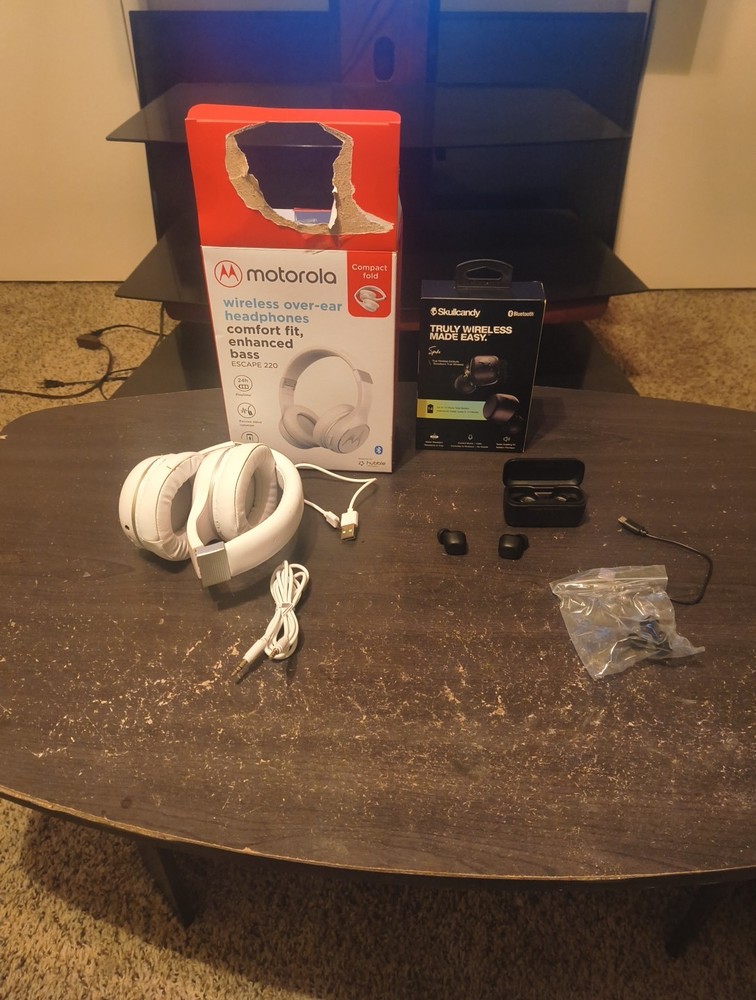 Skullcandy Bluetooth Headphones with Cord and Brand New Skull Candy Ear Buds Lik