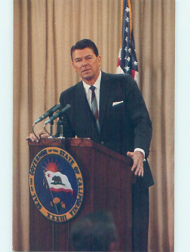 1980's PRESIDENT RONALD REAGAN AT PODIUM Washington DC AF1898@