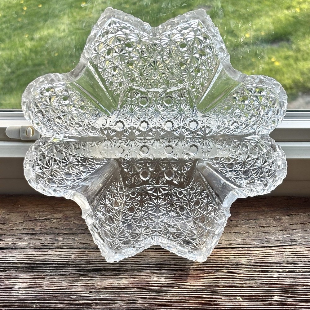 Antique Hobbs, Brockunier clear pressed glass berry bowl DAISY & BUTTON c.1890