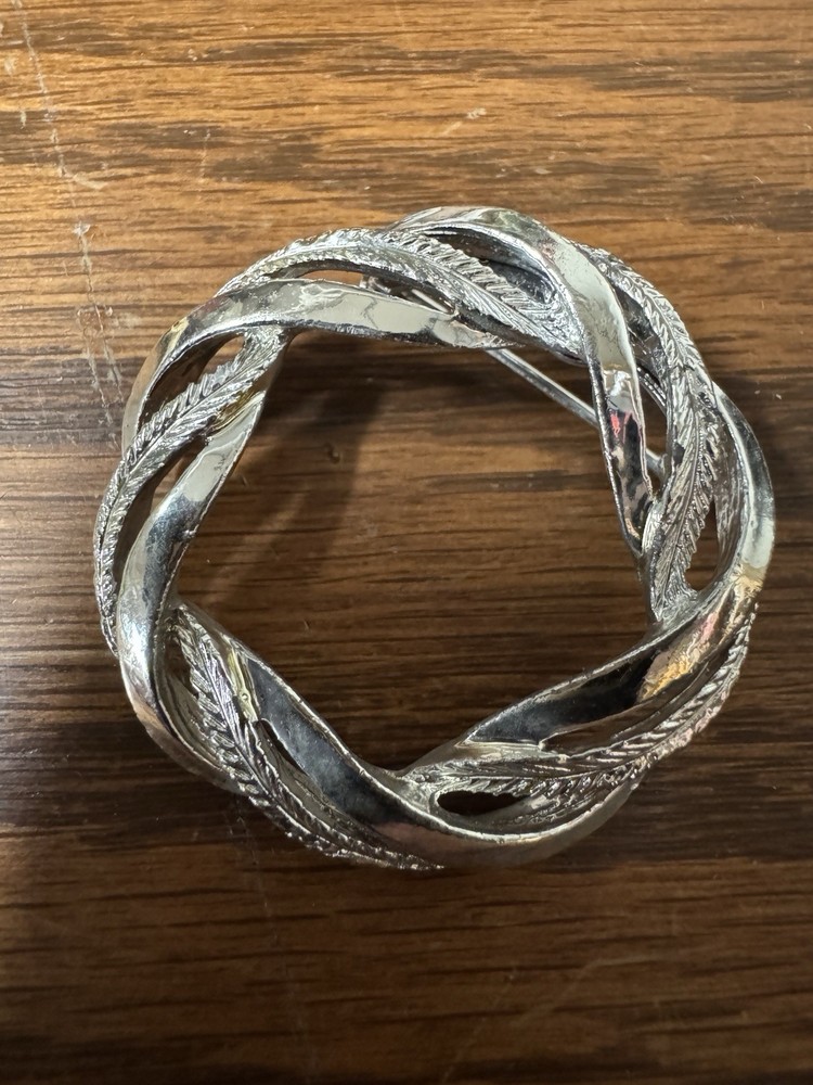 Sarah Coventry Silver Leaf Wreath Brooch Pin Vintage Mid Century Signed SARAHCOV