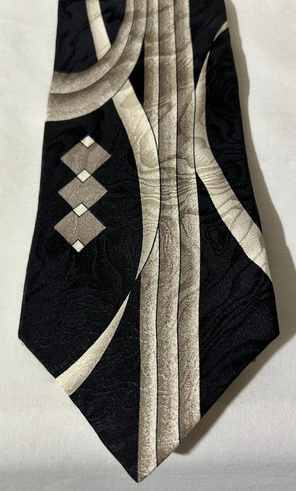 Louis Feraud Black/Gray Abstract necktie 100% imported silk