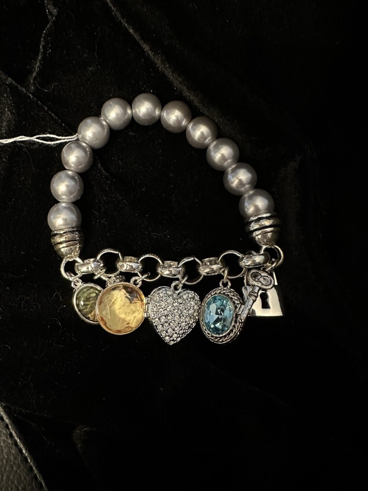 Avon Stretch Charm Bracelet Presidents Club Faux Pearl Silver Tone Heart Locket