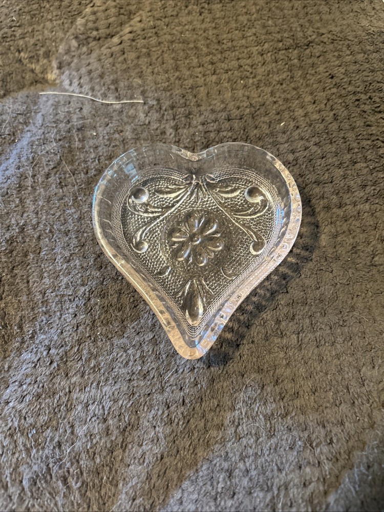 Vintage Tiara Indiana Glass Tiara Sandwich Heart Candy Trinket  Dish Pink