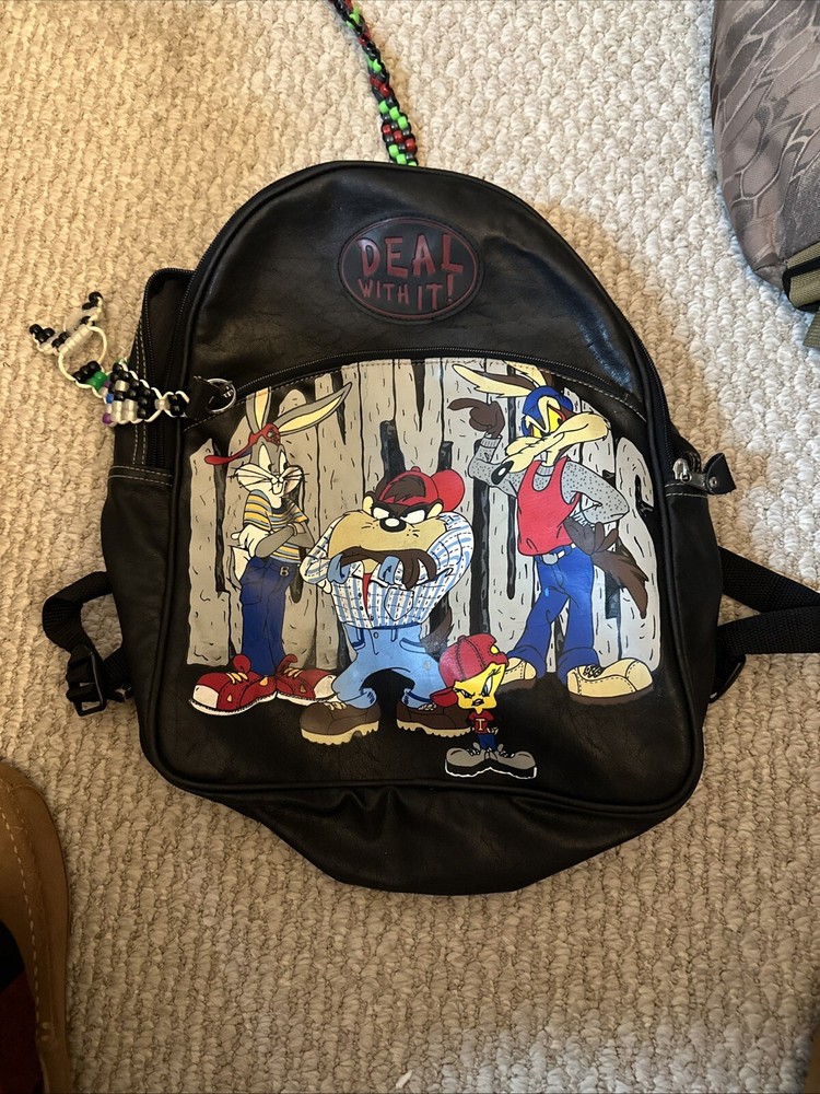 VINTAGE 1997 LOONEY TUNES Rare Backpack. Bugs, Taz, Tweety, Wile.