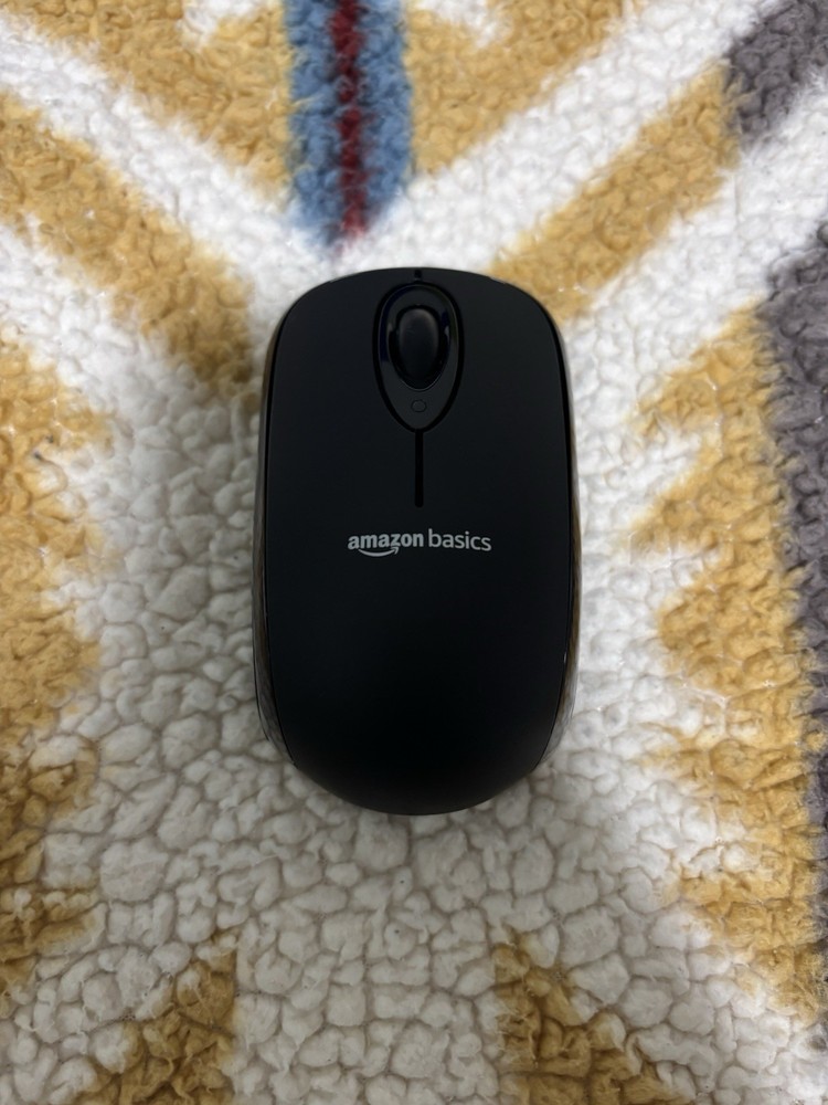 Amazon Basics Wireless Mouse with Smooth Tracking and Comfortable Grip S/N 0823A06061