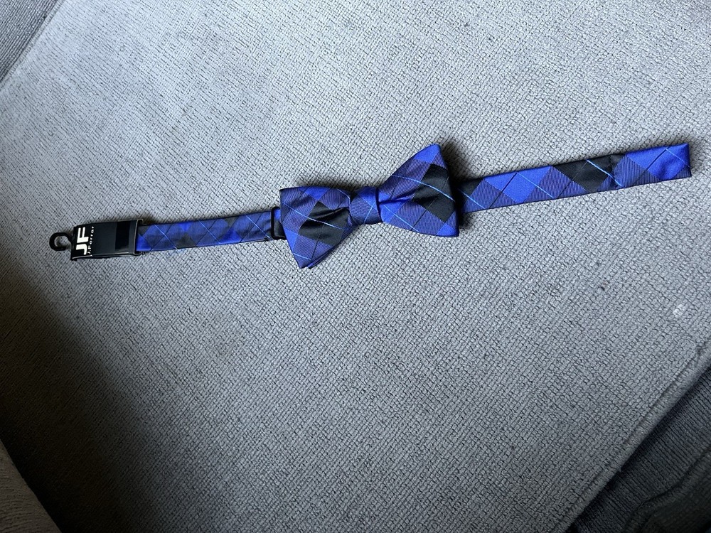 J. Ferrar (NWT) Pretied Bow Tie
