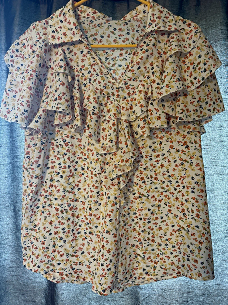 Women's size S Multicolor Floral V-Neck Ruffle Short Sleeve Pullover Blouse
