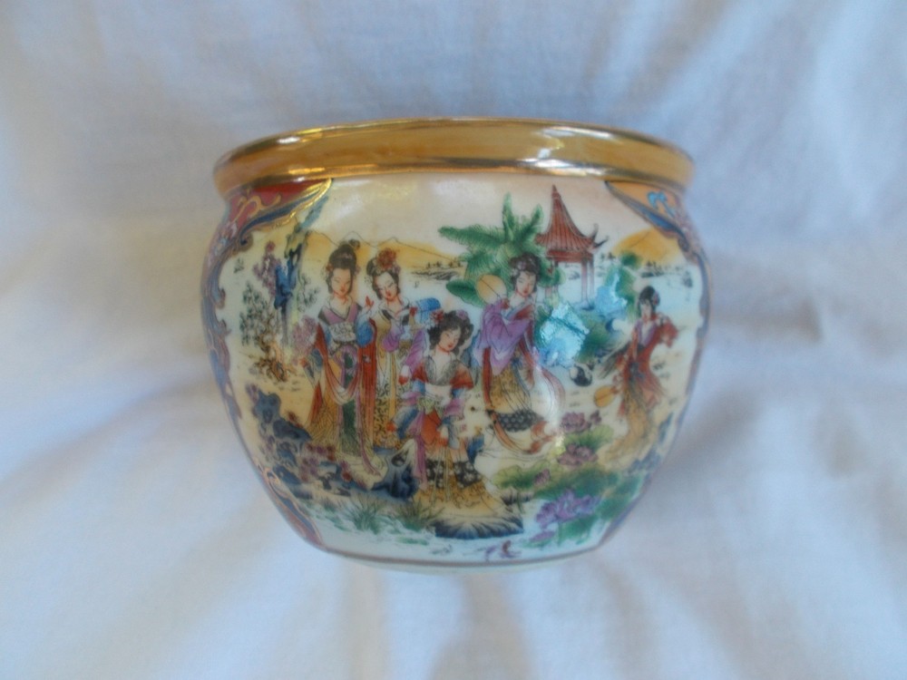 Vintage Small Geisha Girl Chinese  Ceramic Pot