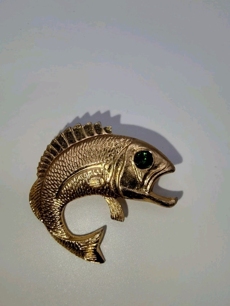 Vintage Gold Toned Fish With Green Stone Eye Brooch Lapel Pin