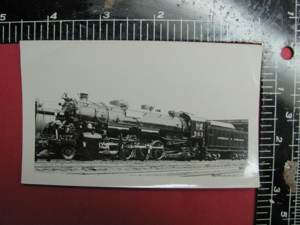 OLD PHOTO of LOUISIANA & ARKANSAS RAILROAD 2-8-2 LOCOMOTIVE #563 B
