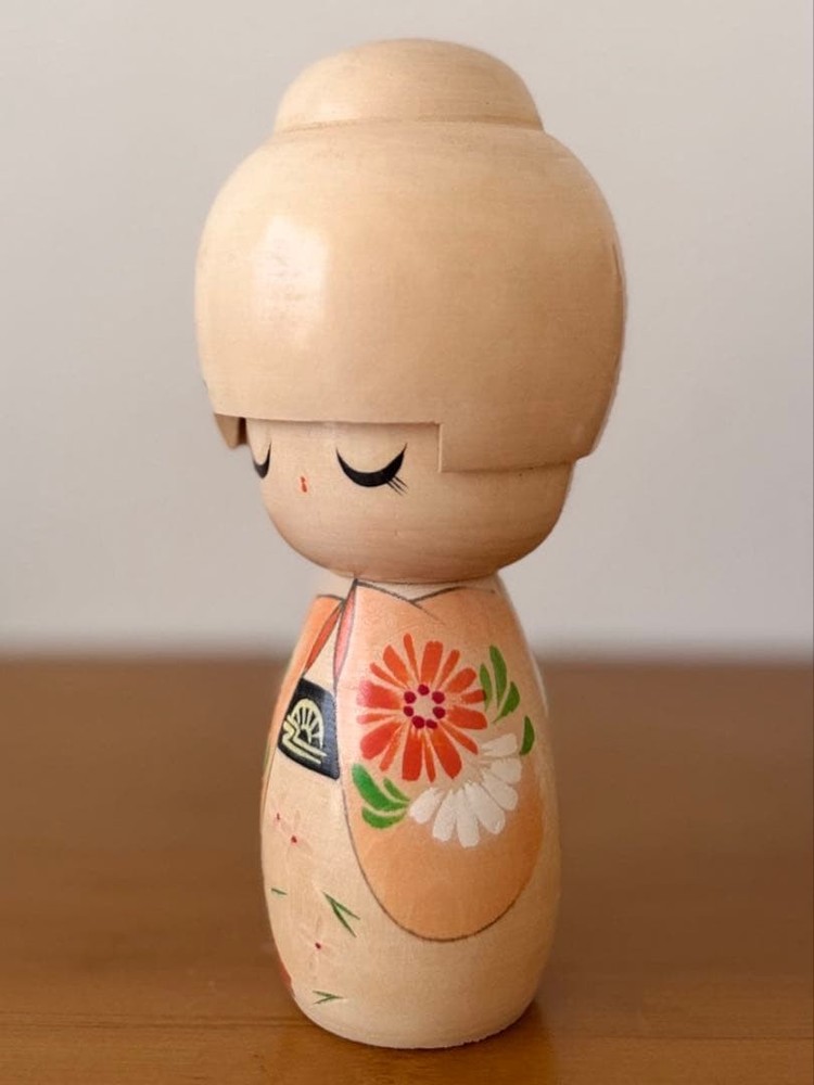 Ryosaku Kokeshi 17.5cm Vintage Wooden Doll Bobbed Girl Retro Floral Design