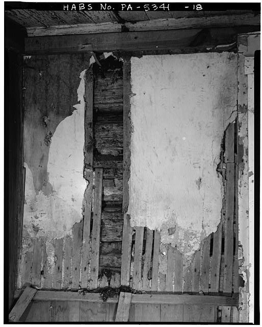 18. FIRST FLOOR, NORTHEAST ROOM LOOKING NORTH, DETAIL OF NORTH WALL SHOWING