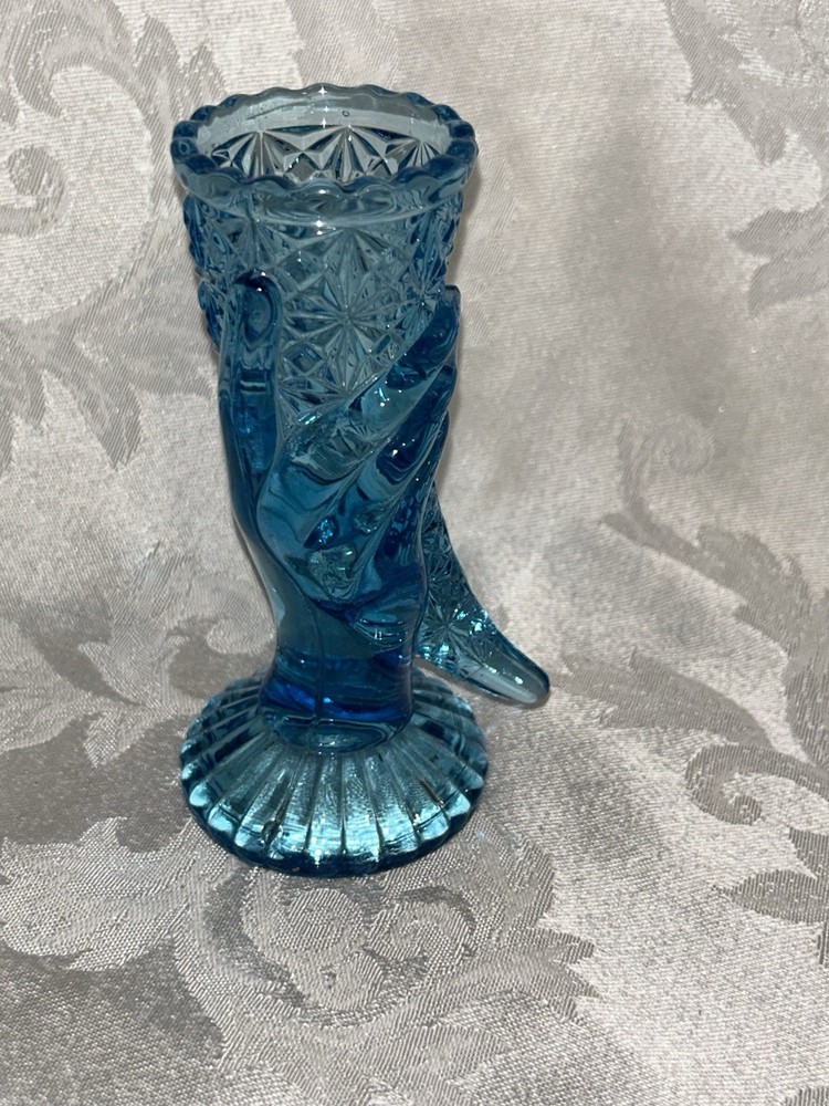 VINTAGE Fenton Art Glass Blue Hand Holding Cornucopia Vase Daisy & Button 6”