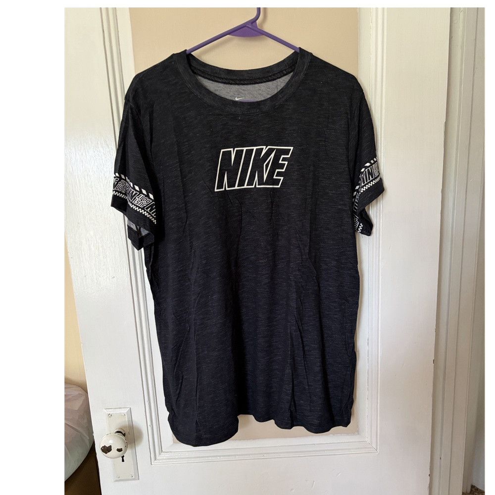 Nike Dri-FIT The Nike Tee Men's XL Black Gray Graphic Crew Neck T-Shirt
