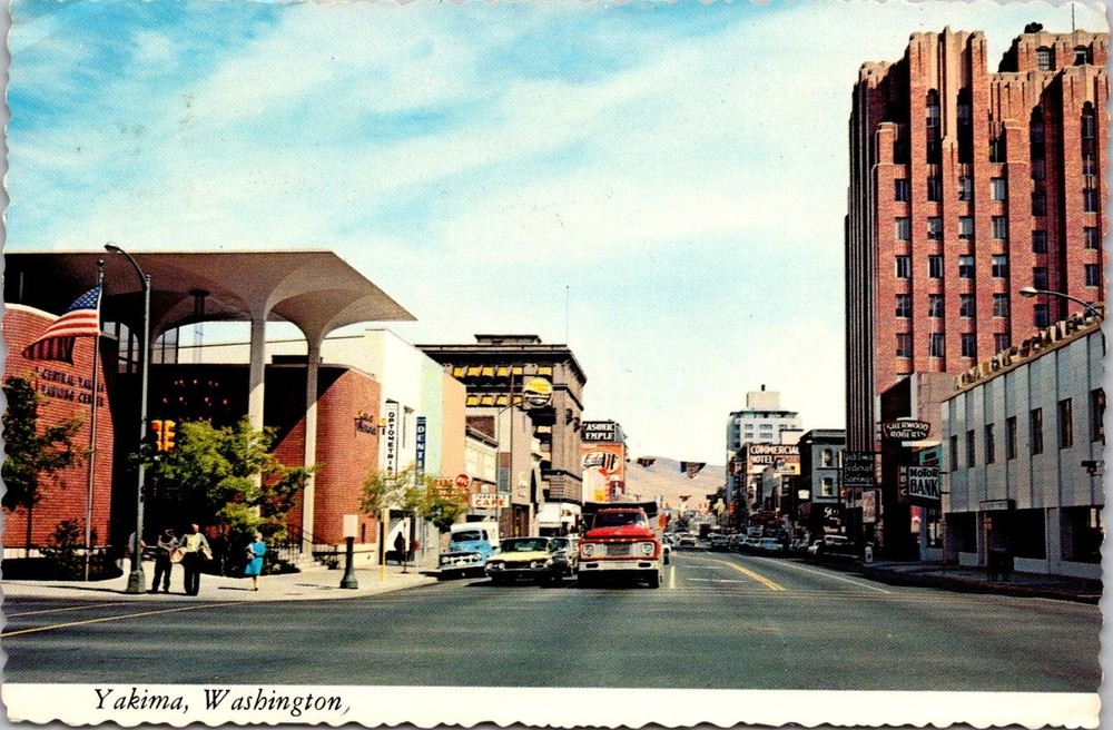 Yakima Washington Main Street View Continental Postcard A015