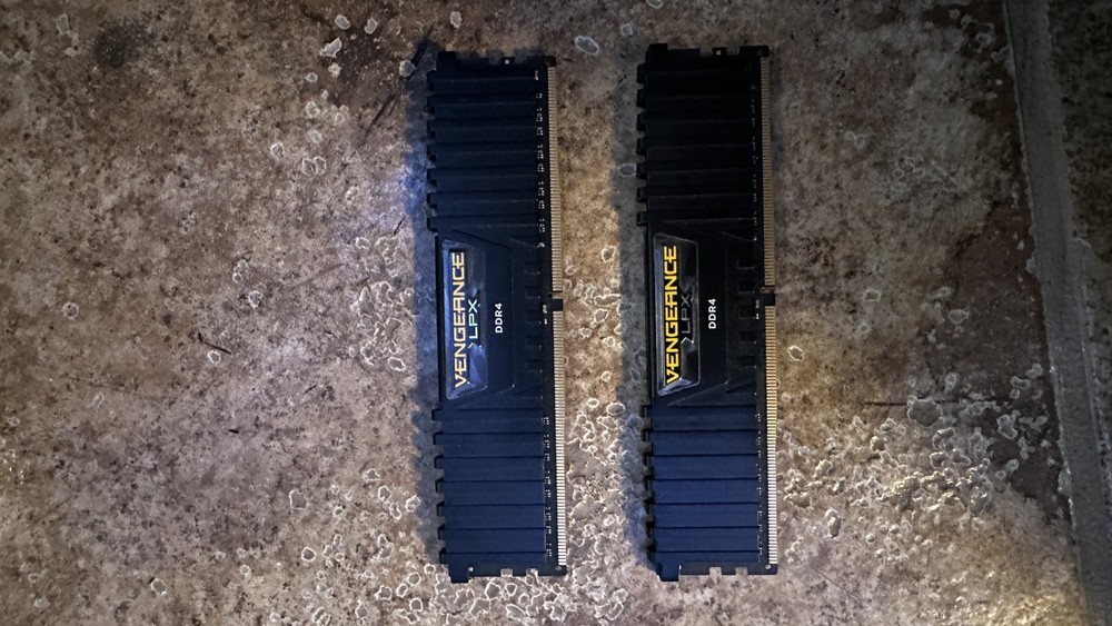Corsair Vengeance LPX 16GB (2x8GB) DDR4 3000MHz RAM (CMK16GX4M2B3000C15)