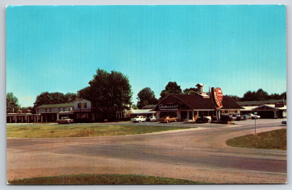 Roadside~Vandalia Illinois~Jays Motel & Restaurant Street View~Vintage Postcard