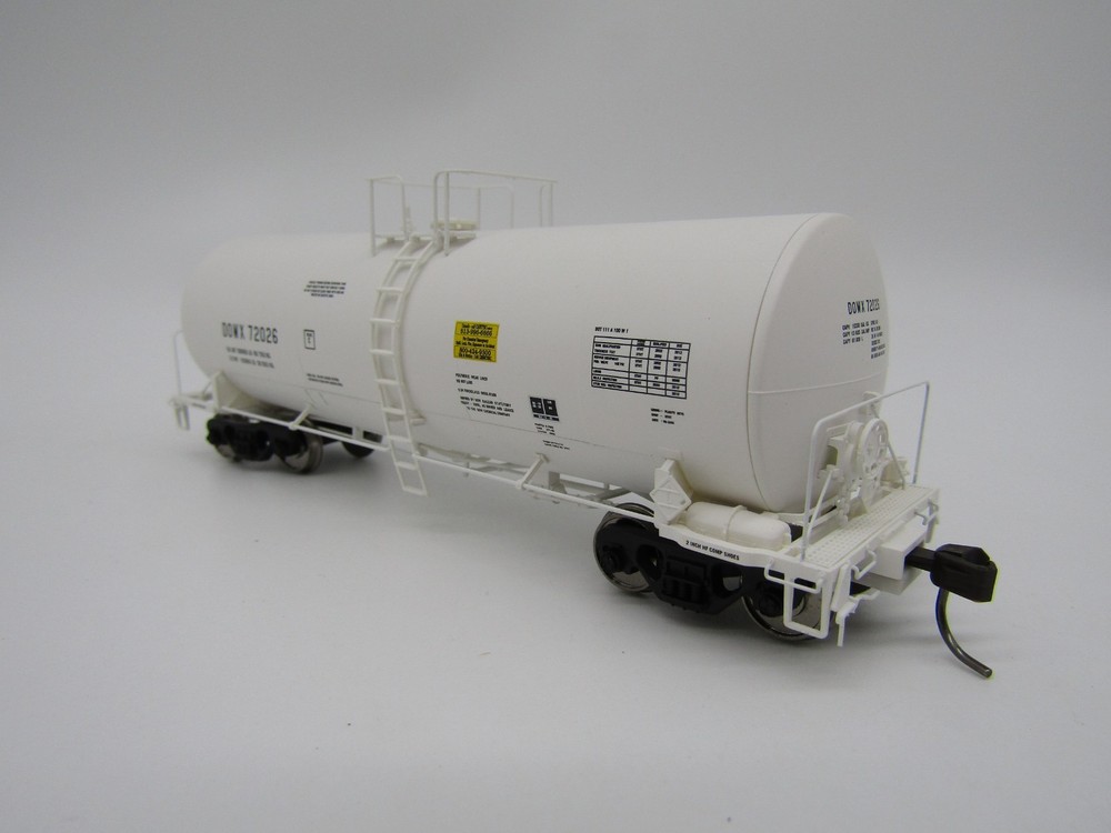 Atlas HO Trinity 17,600 Gallon Corn Syrup Tank Car - DOWX 72026
