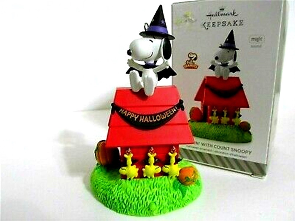 SNOOPY PEANUTS CHARLIE BROWN HALLMARK CHRISTMAS HALLOWEEN ORNAMENT SOUND 2014