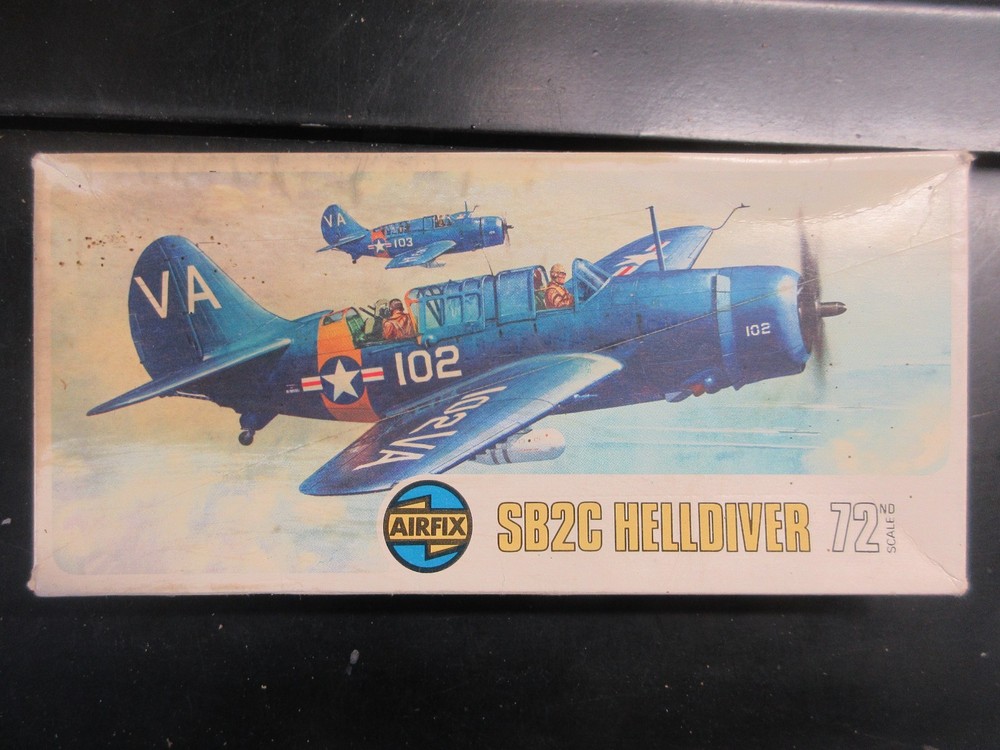 AIRFIX 1/72 CURTISS SB2C-1 HELLDIVER  #261  vintage