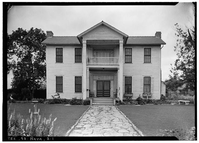 Photo:Nava TX 1900s Two-Story Historic House Front View Colonial Revival