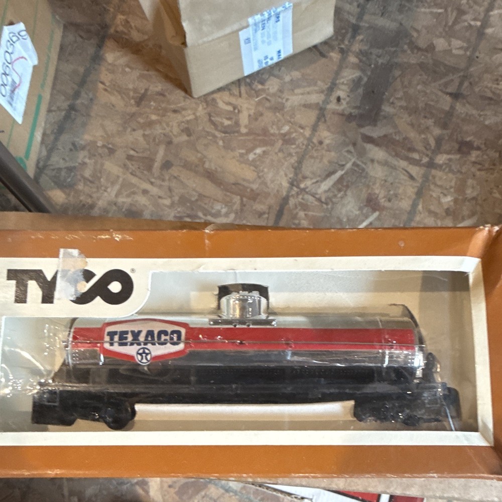TYCO Texaco HO Tank Car Silver/Red/Black Plastic Model Railroad Freight Car