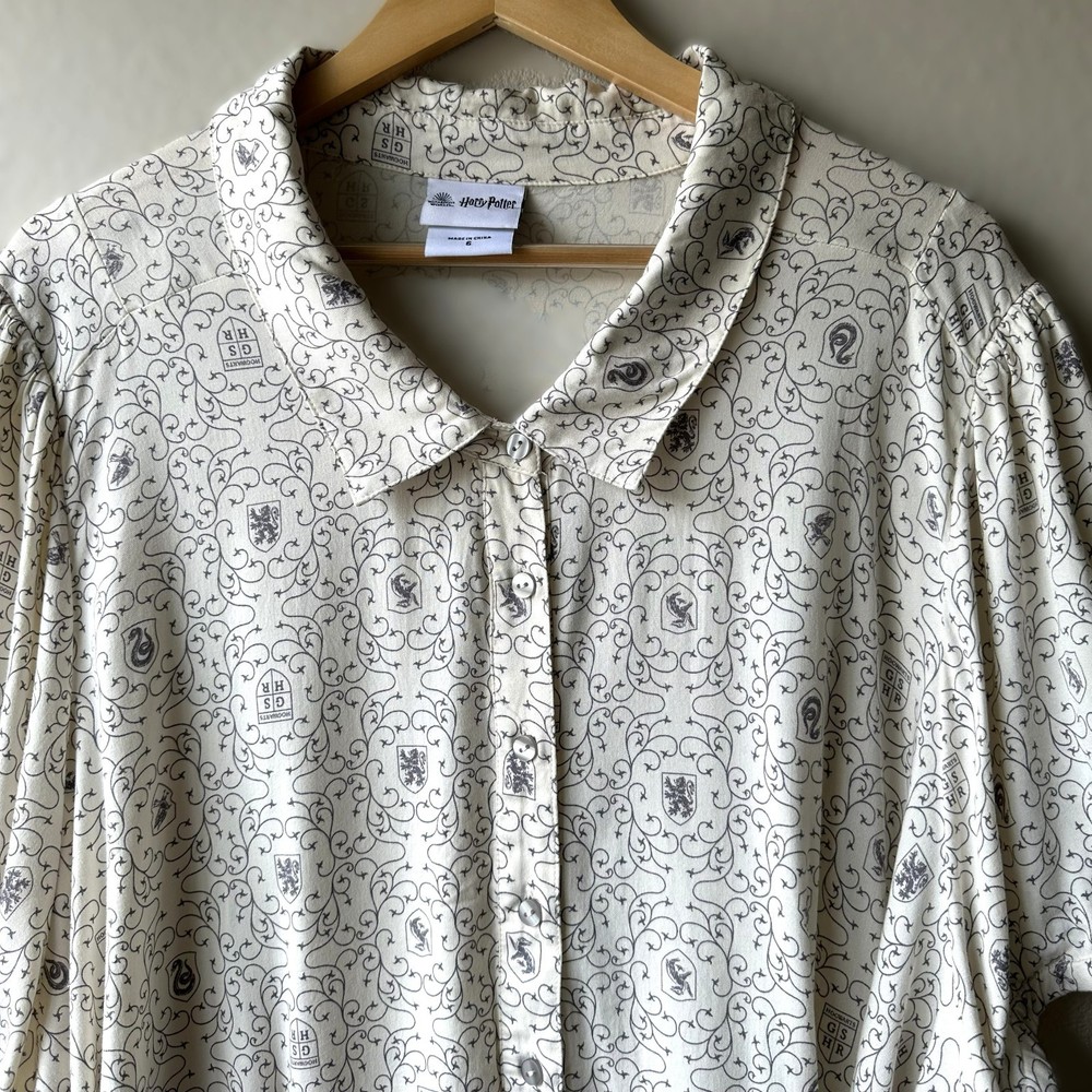 Harry Potter Hogwarts Crest Oversized Tunic Blouse Button Up Women’s 6