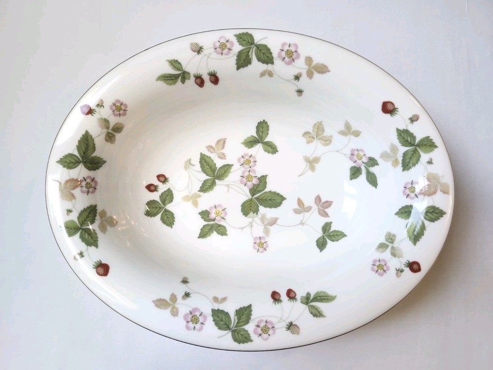 Wedgwood Wild Strawberry Oval Serving Bowl 10