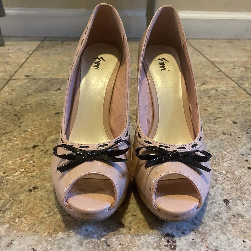 Fioni Blush Pink Patent Peep Toe Heels – Women Size 7.5 – Bow Accent Dress Shoe