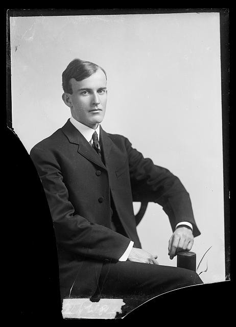 Photo:Unidentified Young Man in Suit Studio Portrait c1873-1916