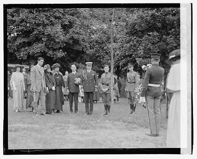Mrs. Harding planting tree,Florence Harding,First Lady of the United States