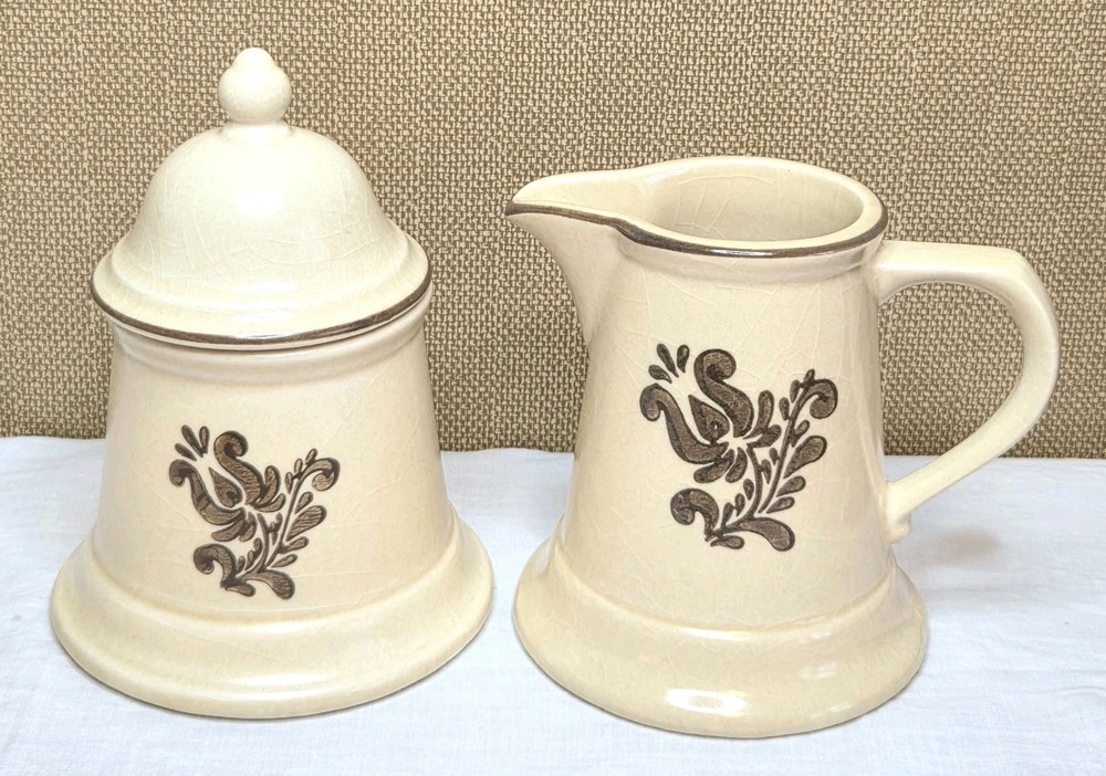 Pfaltzgraff Village Sugar Bowl & Creamer Set Vintage Brown Tulip Stoneware USA
