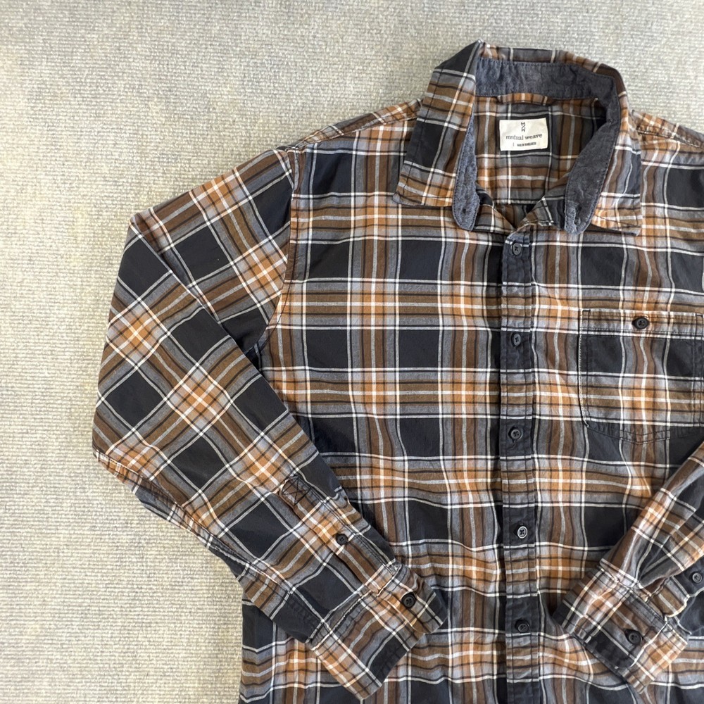 Mutual Weave Men Brown Plaid Flannel Long Sleeve Button Down Shirt Sz. Large