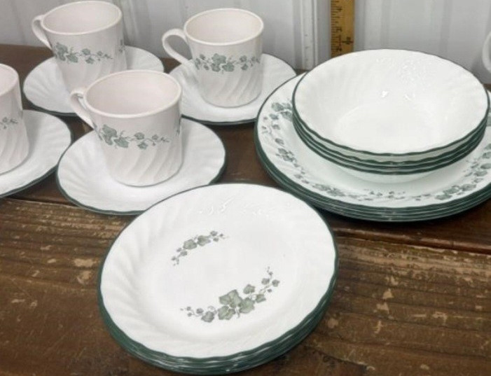 Corelle Callaway GreenIvy Glass 20+ pc Set Plates Bowls, Mugs and Saucers