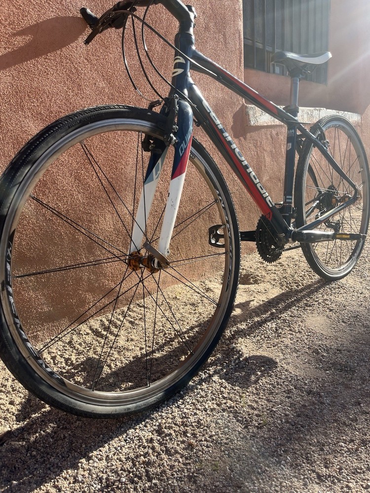 Cannondale Quick 4 Bicycle Size Medium Excellent Condition