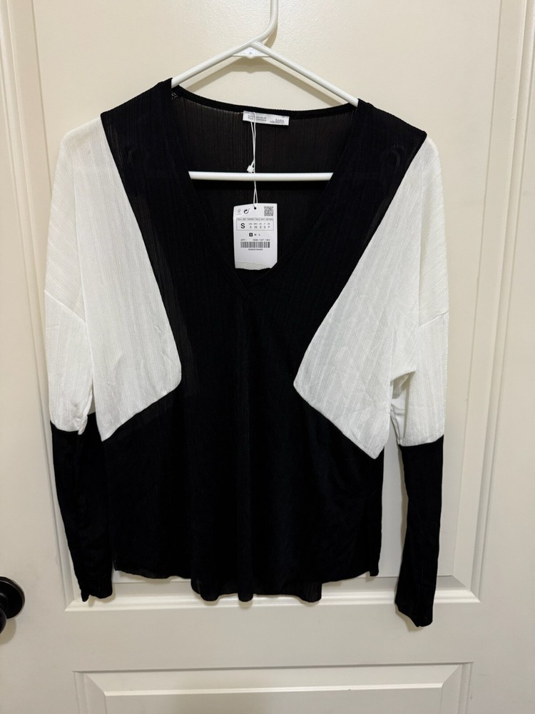Zara WB Collection Woman’s Black & White V Neck Semi SHeer Blouse Size S NWT