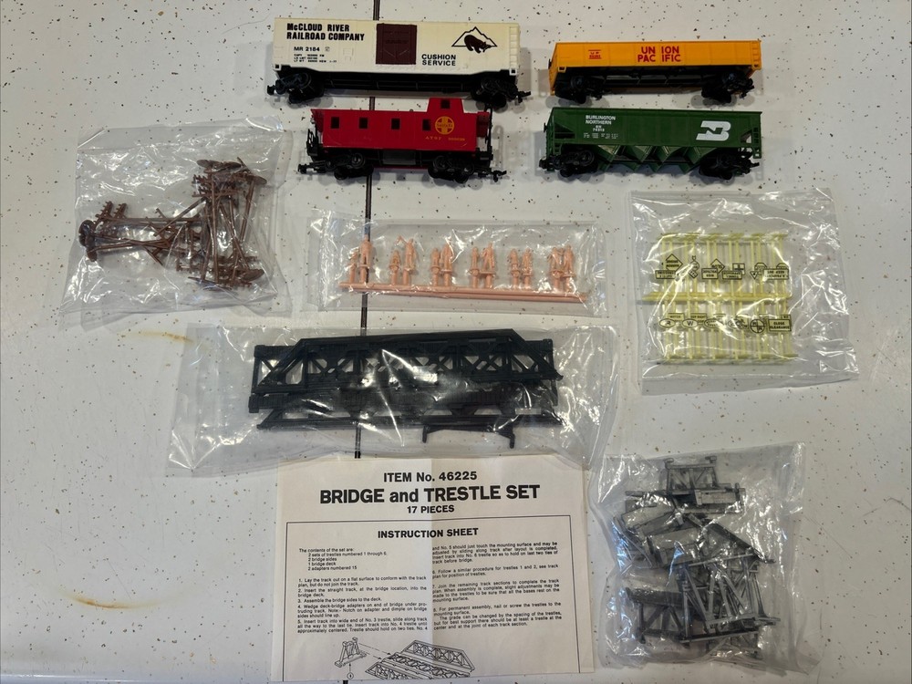 BACHMANN HO SCALE Train Cars And Bridge